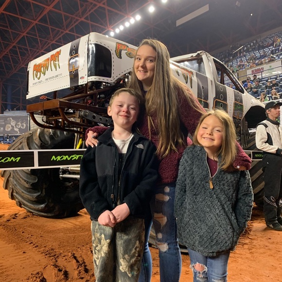 Meet your Posher, Evan - Picture 3 of 4